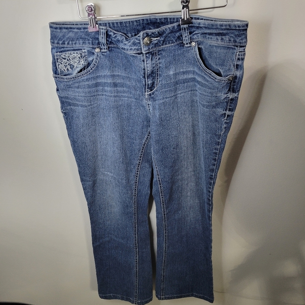 Classic Blue Denim Women's Jeans w Embroidered Floral Embellishments, Size 12